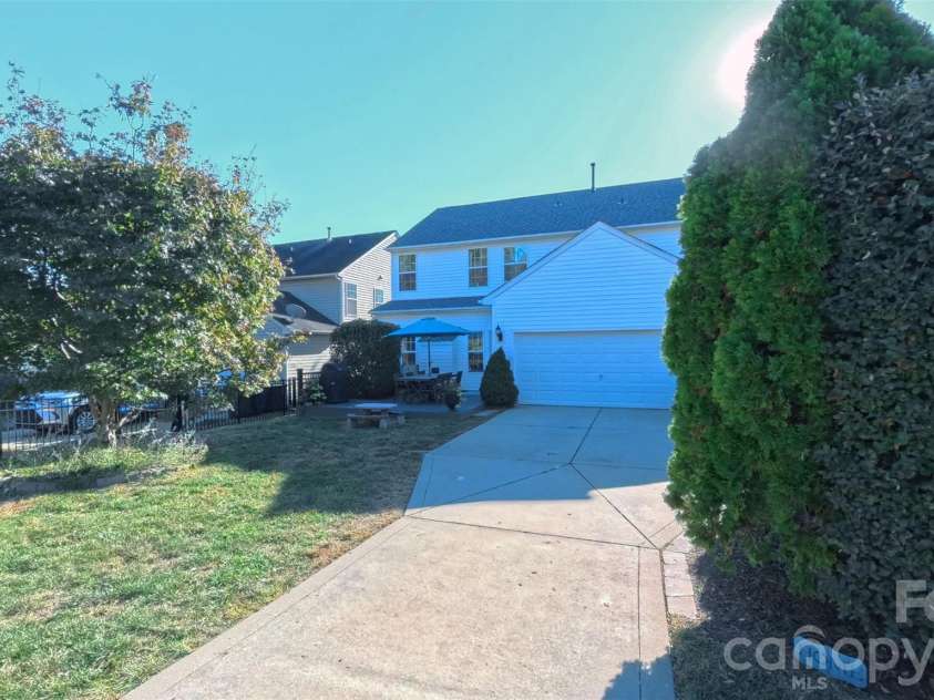 17038 Hugh Torance Parkway, Huntersville, NC 28078.  MLS# CAR4364007, YatesRealty ID 36787. 
