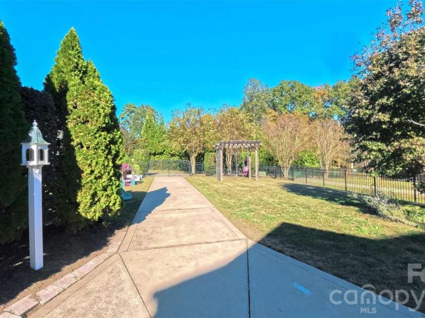 17038 Hugh Torance Parkway, Huntersville, NC 28078.  MLS# CAR4364007, YatesRealty ID 36787. 