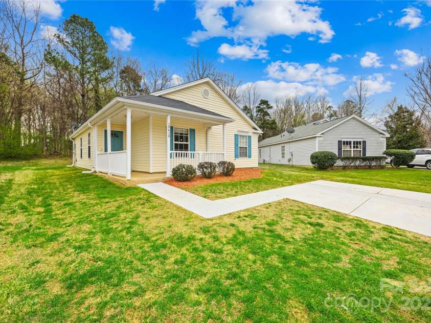10610 Coulport Lane, Charlotte, NC 28215.  MLS# CAR4308324, YatesRealty ID 3679. 