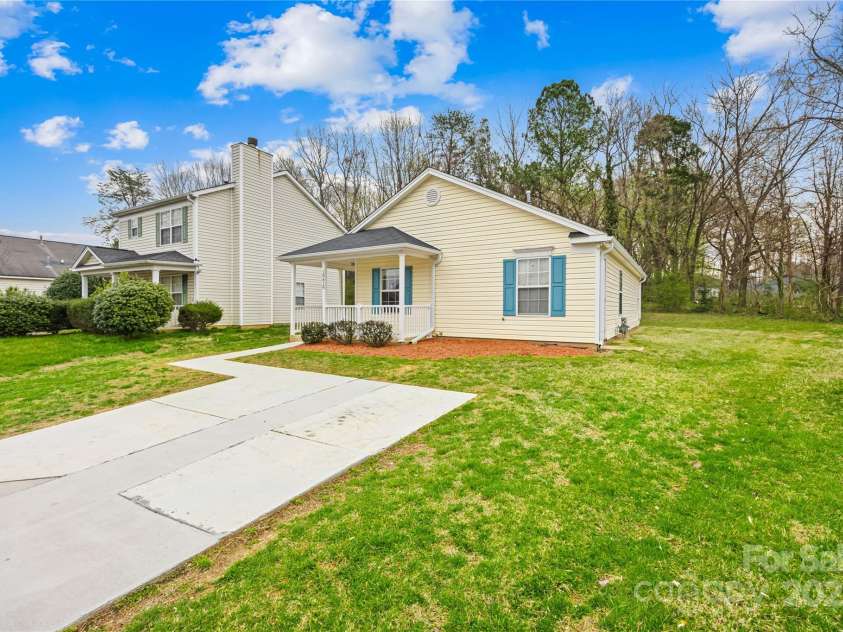 10610 Coulport Lane, Charlotte, NC 28215.  MLS# CAR4308324, YatesRealty ID 3679. 