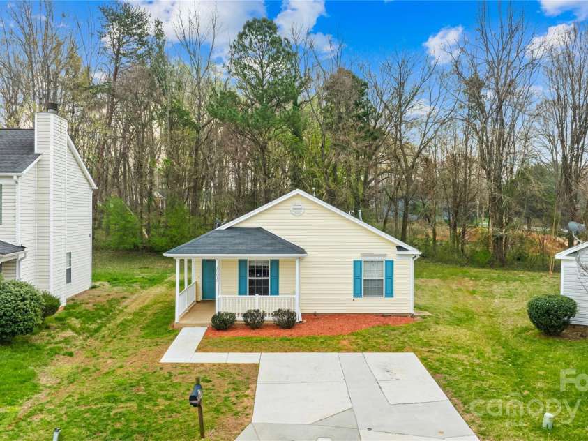 10610 Coulport Lane, Charlotte, NC 28215.  MLS# CAR4308324, YatesRealty ID 3679. 