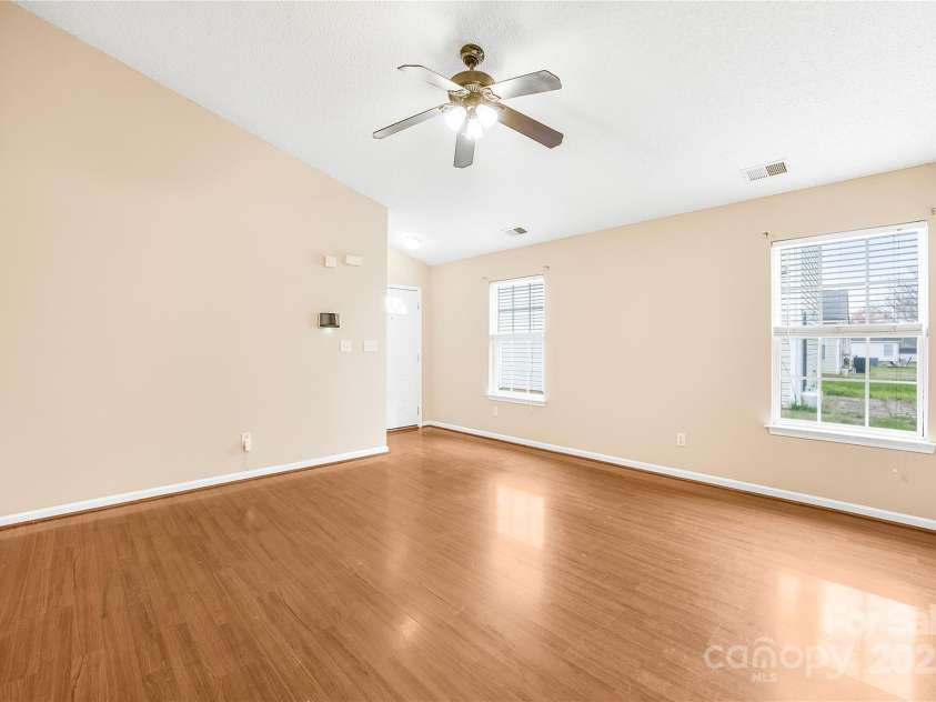 10610 Coulport Lane, Charlotte, NC 28215.  MLS# CAR4308324, YatesRealty ID 3679. 