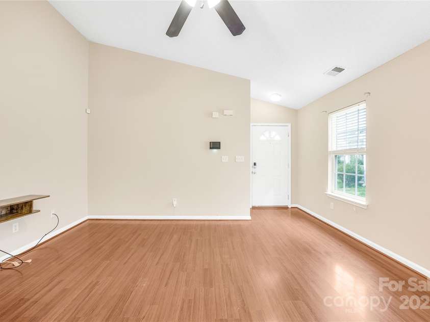 10610 Coulport Lane, Charlotte, NC 28215.  MLS# CAR4308324, YatesRealty ID 3679. 