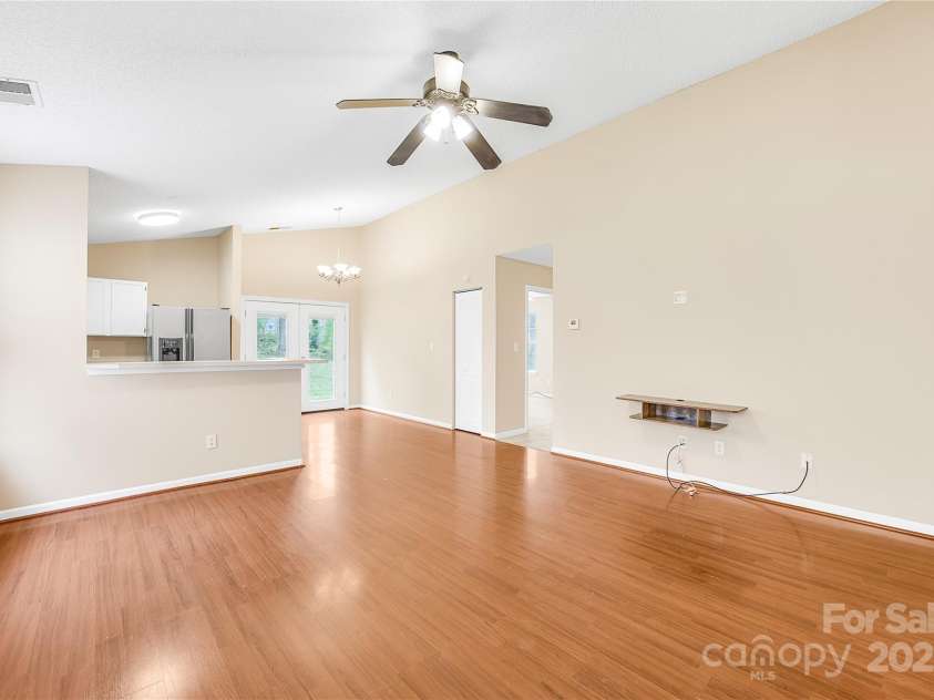 10610 Coulport Lane, Charlotte, NC 28215.  MLS# CAR4308324, YatesRealty ID 3679. 