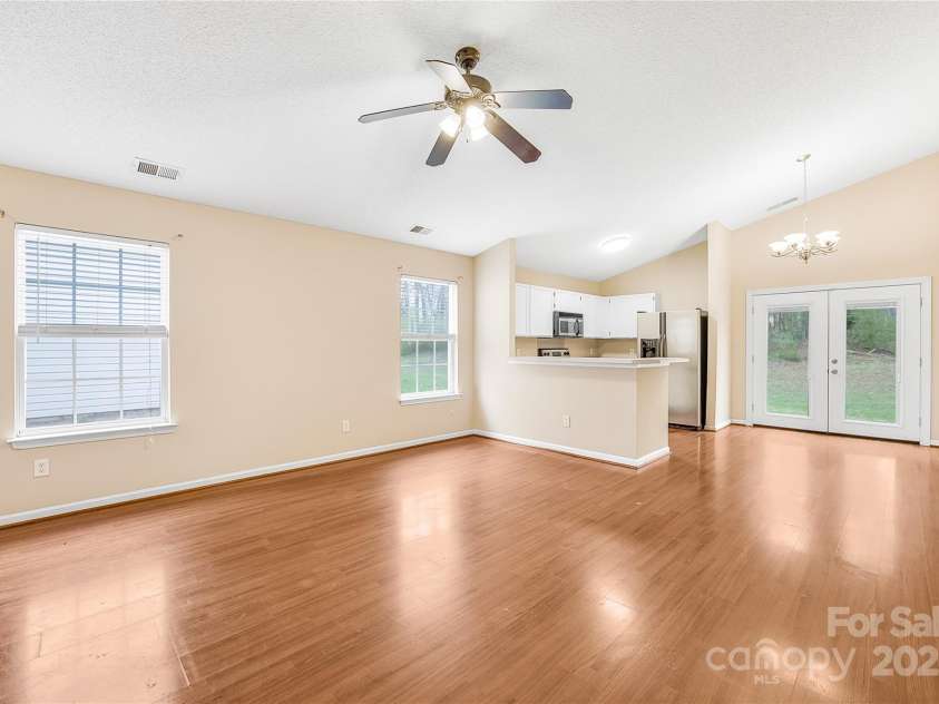 10610 Coulport Lane, Charlotte, NC 28215.  MLS# CAR4308324, YatesRealty ID 3679. 