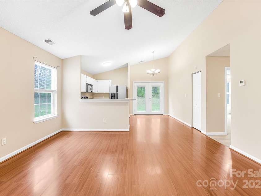 10610 Coulport Lane, Charlotte, NC 28215.  MLS# CAR4308324, YatesRealty ID 3679. 