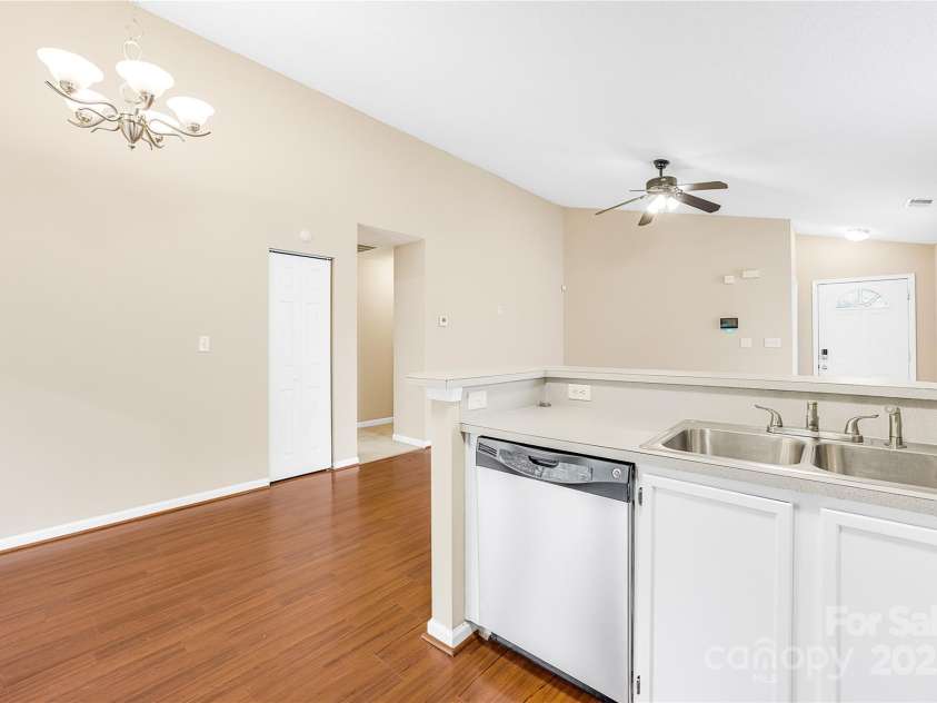 10610 Coulport Lane, Charlotte, NC 28215.  MLS# CAR4308324, YatesRealty ID 3679. 