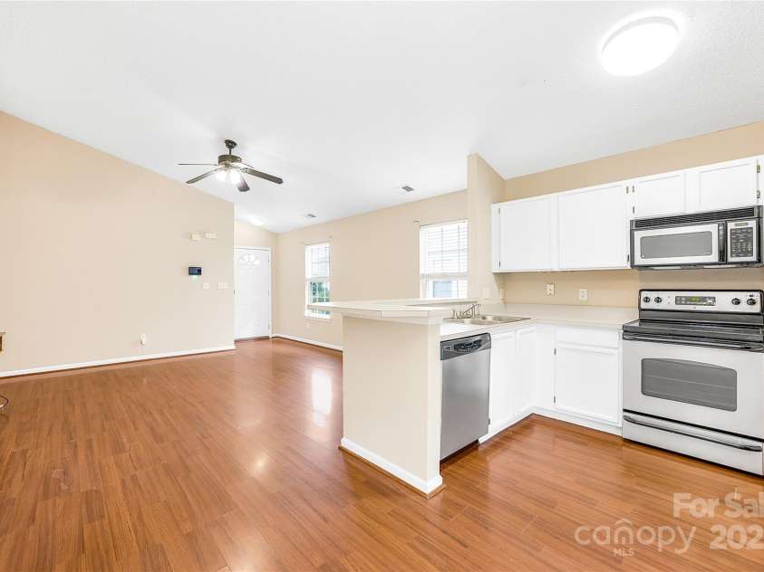 10610 Coulport Lane, Charlotte, NC 28215.  MLS# CAR4308324, YatesRealty ID 3679. 