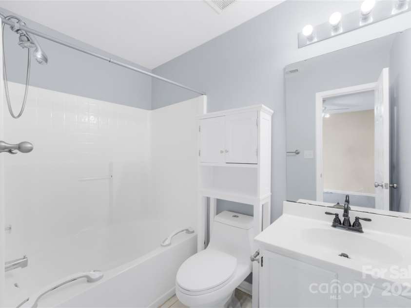 10610 Coulport Lane, Charlotte, NC 28215.  MLS# CAR4308324, YatesRealty ID 3679. 