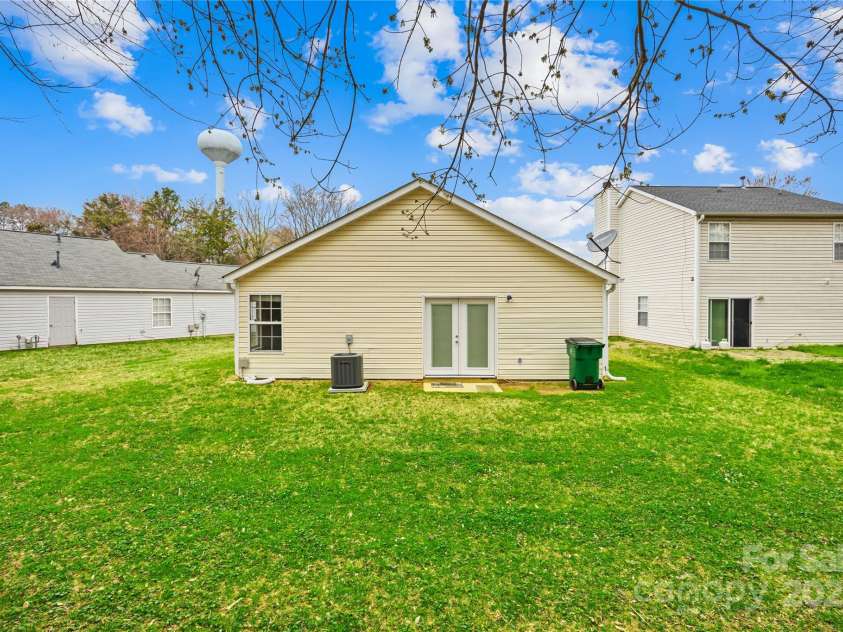 10610 Coulport Lane, Charlotte, NC 28215.  MLS# CAR4308324, YatesRealty ID 3679. 