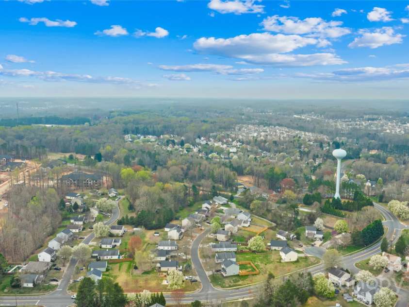 10610 Coulport Lane, Charlotte, NC 28215.  MLS# CAR4308324, YatesRealty ID 3679. 