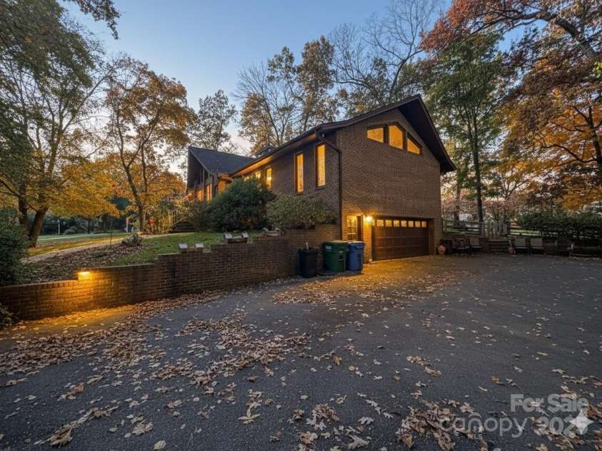 5900 Foxcrest Drive, Mint Hill, NC 28227.  MLS# CAR4330499, YatesRealty ID 3679. 