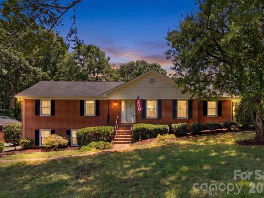 3101 Canterberry Drive, Gastonia, NC 28056.  MLS# CAR4400695, YatesRealty ID 36790. 