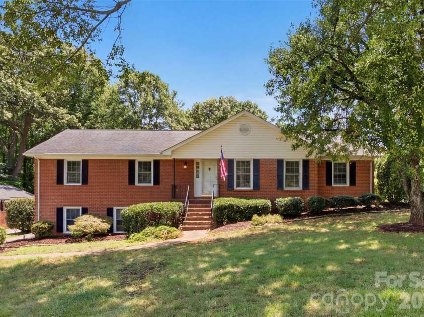 3101 Canterberry Drive, Gastonia, NC 28056.  MLS# CAR4400695, YatesRealty ID 36790. 