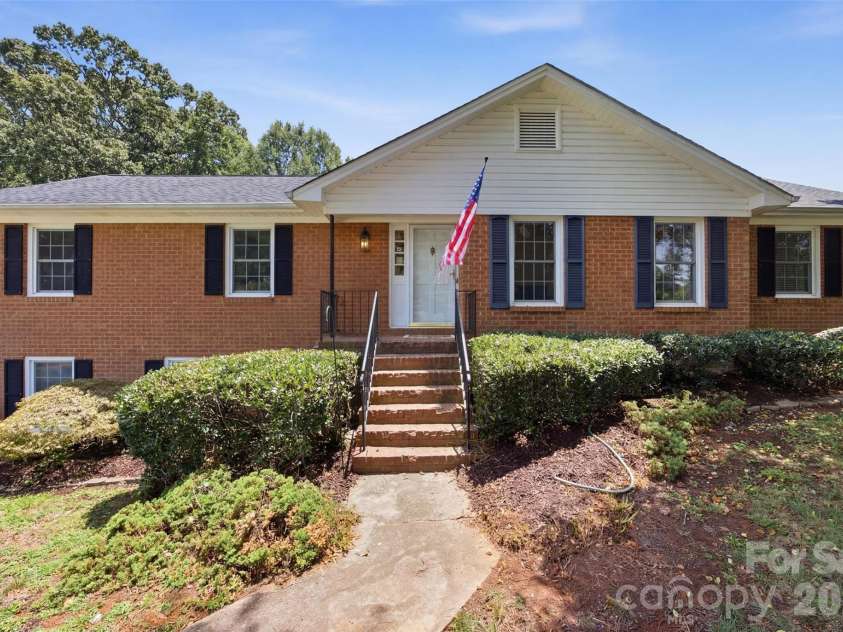 3101 Canterberry Drive, Gastonia, NC 28056.  MLS# CAR4400695, YatesRealty ID 36790. 