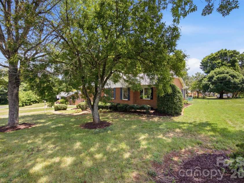 3101 Canterberry Drive, Gastonia, NC 28056.  MLS# CAR4400695, YatesRealty ID 36790. 