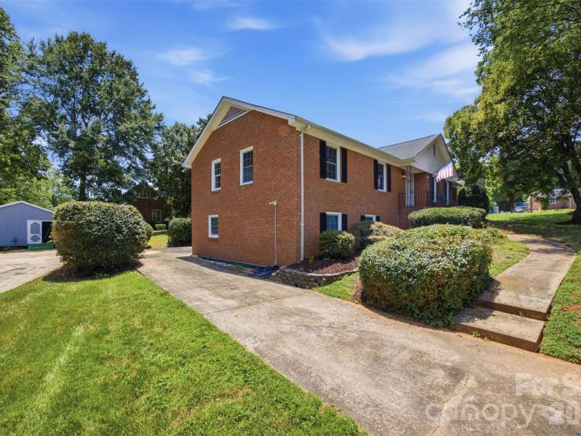 3101 Canterberry Drive, Gastonia, NC 28056.  MLS# CAR4400695, YatesRealty ID 36790. 