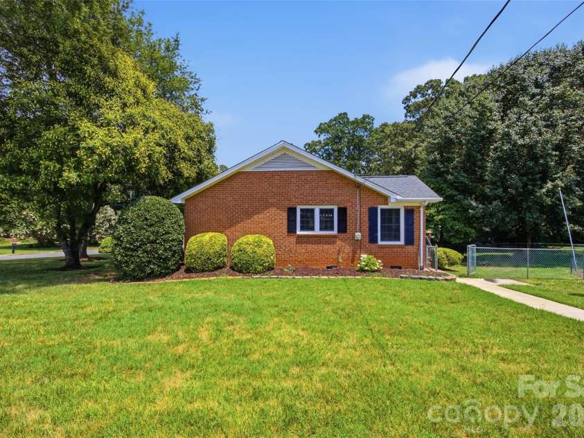 3101 Canterberry Drive, Gastonia, NC 28056.  MLS# CAR4400695, YatesRealty ID 36790. 