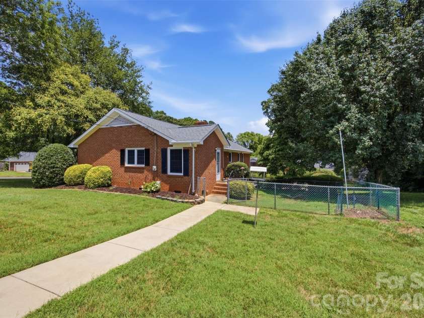 3101 Canterberry Drive, Gastonia, NC 28056.  MLS# CAR4400695, YatesRealty ID 36790. 