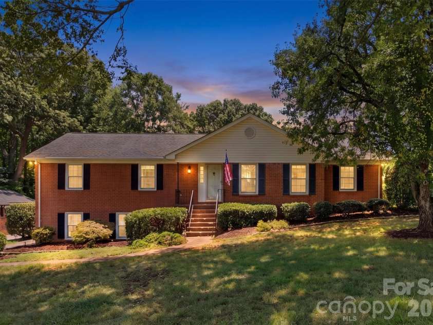 3101 Canterberry Drive, Gastonia, NC 28056.  MLS# CAR4428849, YatesRealty ID 36790. 