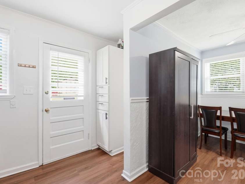 233 Scottie Place, Charlotte, NC 28217.  MLS# CAR4395621, YatesRealty ID 36791. 