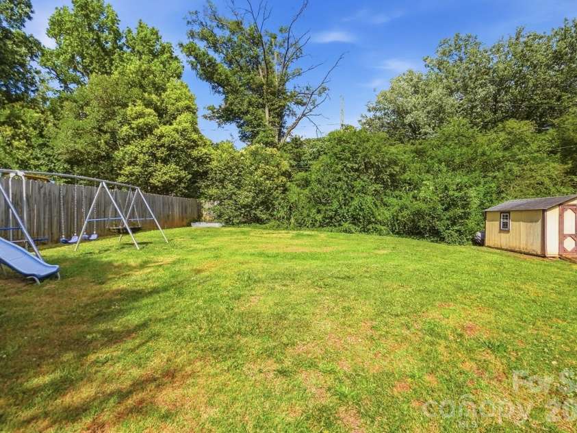 233 Scottie Place, Charlotte, NC 28217.  MLS# CAR4395621, YatesRealty ID 36791. 
