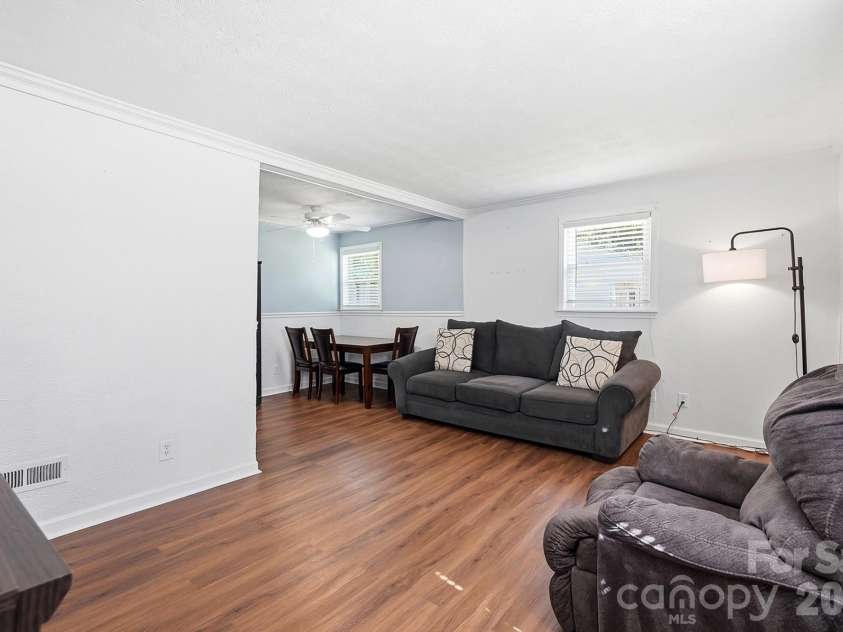 233 Scottie Place, Charlotte, NC 28217.  MLS# CAR4395621, YatesRealty ID 36791. 