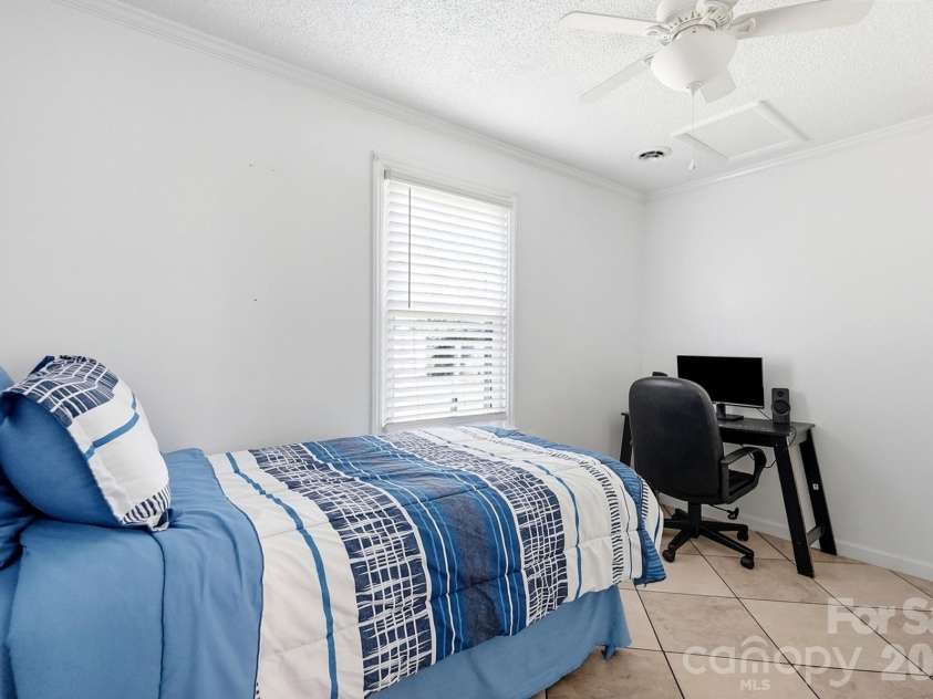233 Scottie Place, Charlotte, NC 28217.  MLS# CAR4395621, YatesRealty ID 36791. 