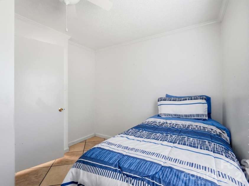 233 Scottie Place, Charlotte, NC 28217.  MLS# CAR4395621, YatesRealty ID 36791. 