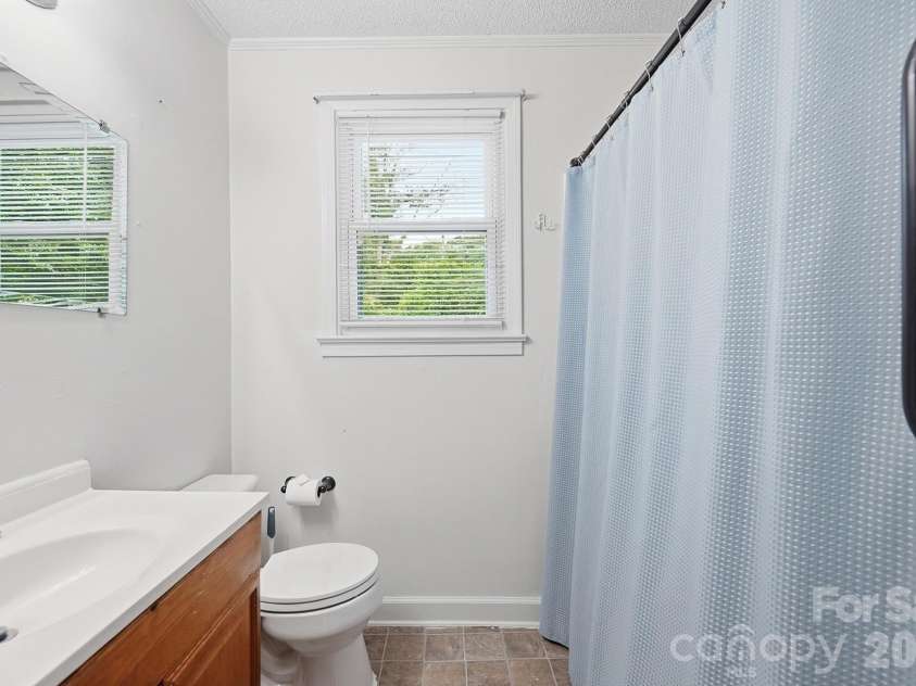 233 Scottie Place, Charlotte, NC 28217.  MLS# CAR4395621, YatesRealty ID 36791. 