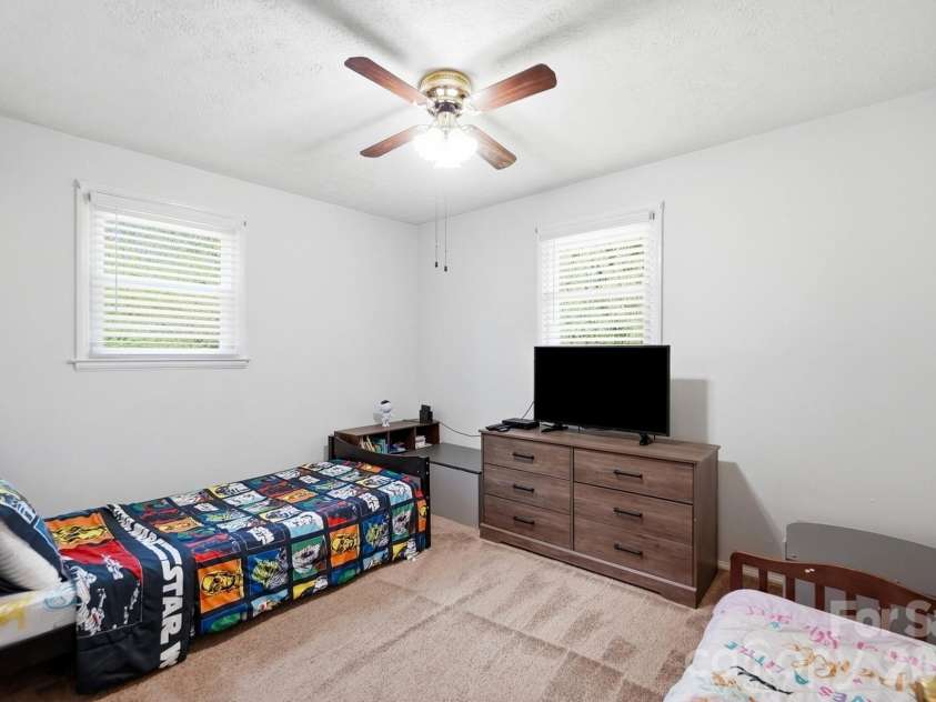 233 Scottie Place, Charlotte, NC 28217.  MLS# CAR4395621, YatesRealty ID 36791. 