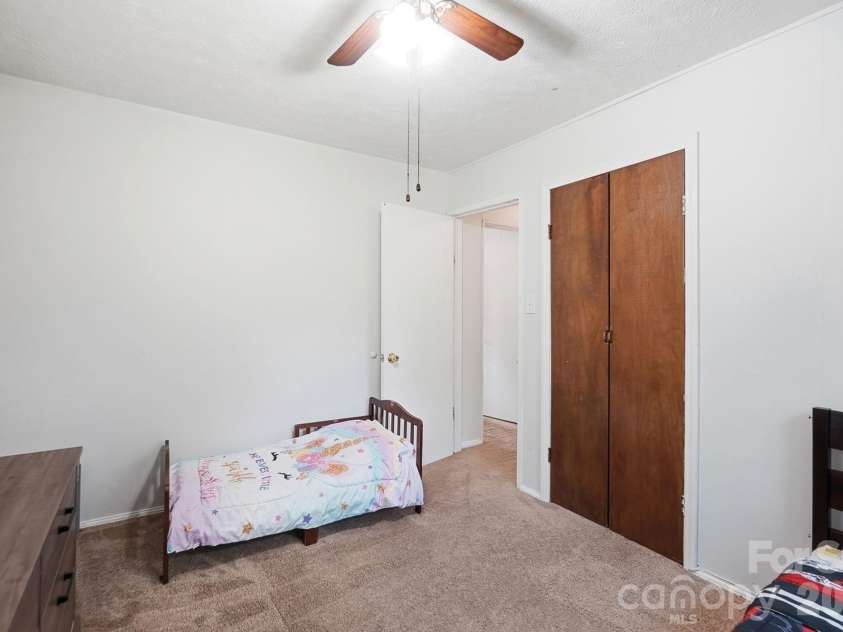 233 Scottie Place, Charlotte, NC 28217.  MLS# CAR4395621, YatesRealty ID 36791. 