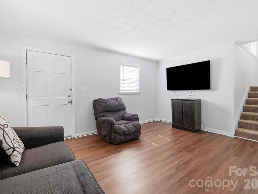 233 Scottie Place, Charlotte, NC 28217.  MLS# CAR4395621, YatesRealty ID 36791. 