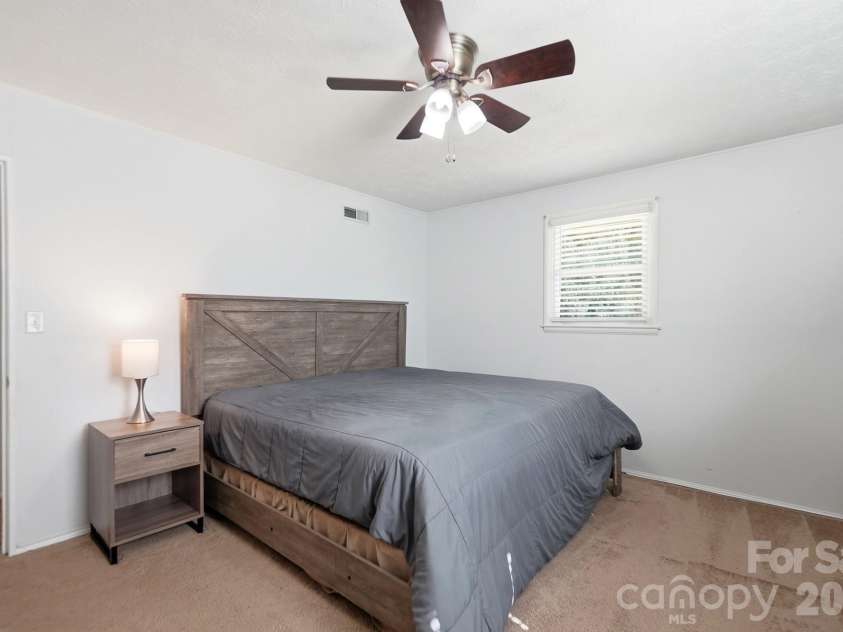 233 Scottie Place, Charlotte, NC 28217.  MLS# CAR4395621, YatesRealty ID 36791. 