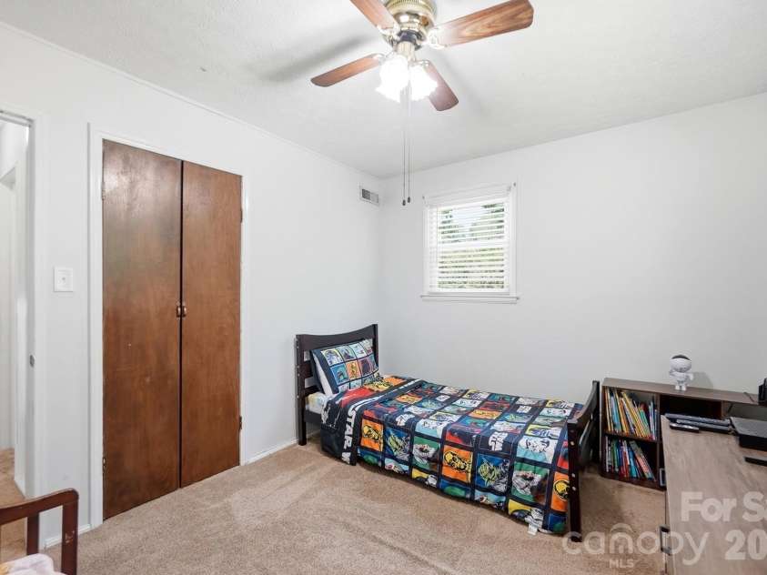 233 Scottie Place, Charlotte, NC 28217.  MLS# CAR4395621, YatesRealty ID 36791. 