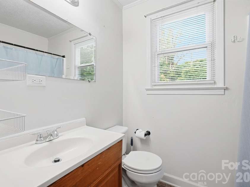 233 Scottie Place, Charlotte, NC 28217.  MLS# CAR4395621, YatesRealty ID 36791. 