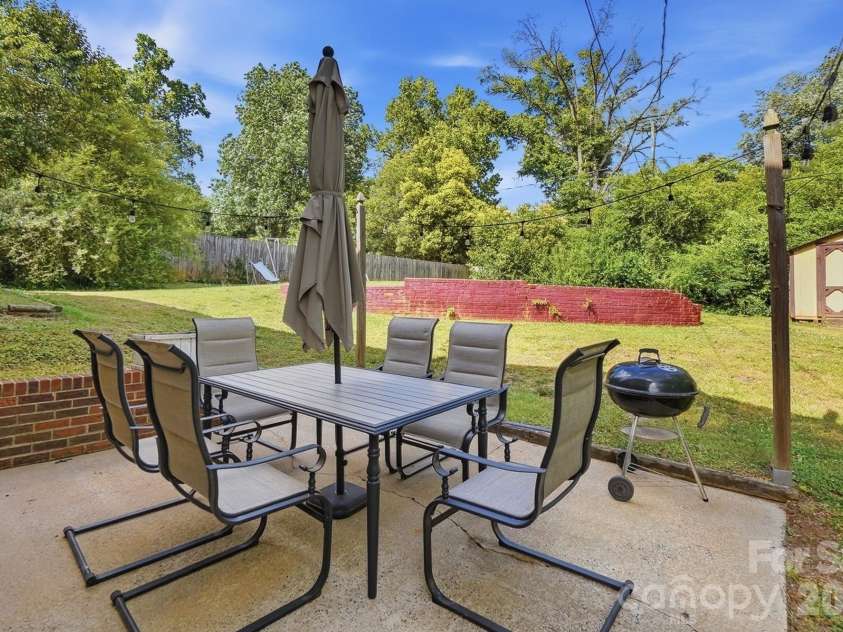 233 Scottie Place, Charlotte, NC 28217.  MLS# CAR4395621, YatesRealty ID 36791. 