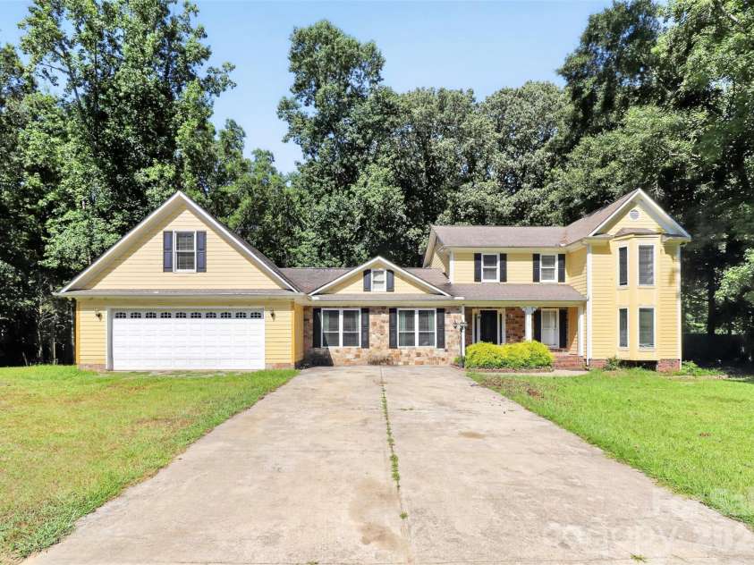 2499 Lazy Oak Drive, Lancaster, SC 297206574.  MLS# CAR4399199, YatesRealty ID 36792. 