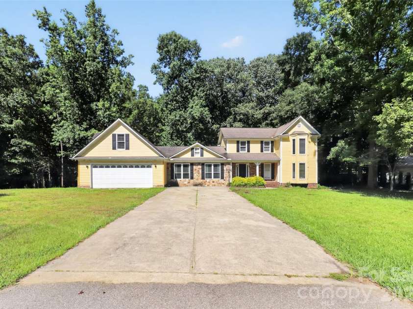 2499 Lazy Oak Drive, Lancaster, SC 297206574.  MLS# CAR4399199, YatesRealty ID 36792. 