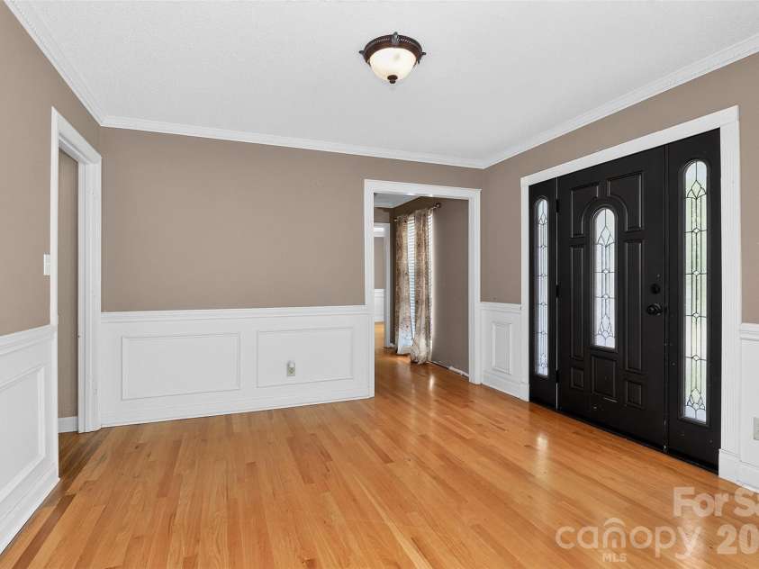 2499 Lazy Oak Drive, Lancaster, SC 297206574.  MLS# CAR4399199, YatesRealty ID 36792. FOYER