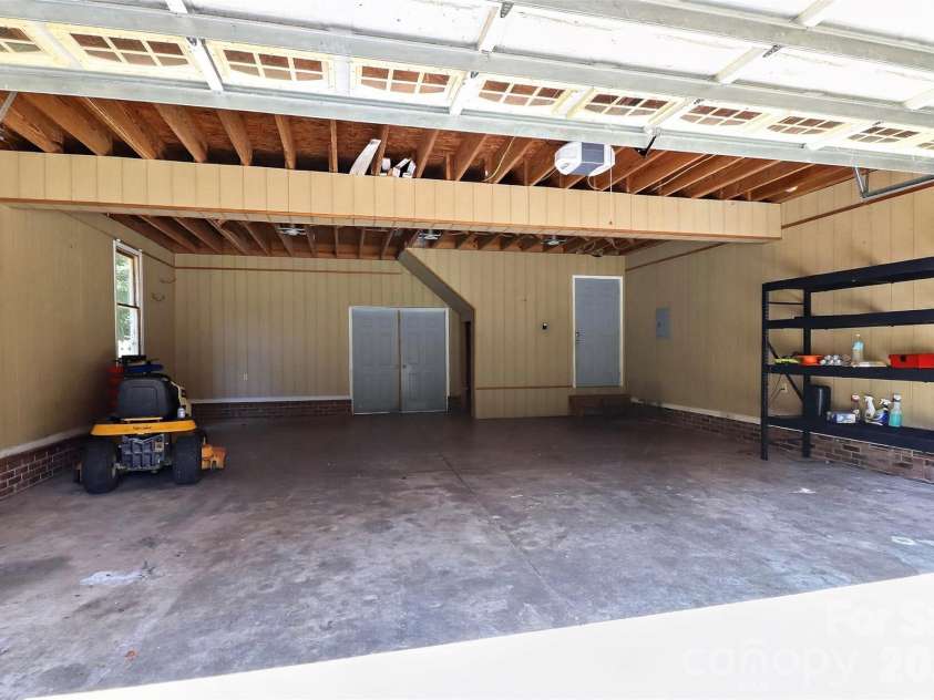 2499 Lazy Oak Drive, Lancaster, SC 297206574.  MLS# CAR4399199, YatesRealty ID 36792. GARAGE