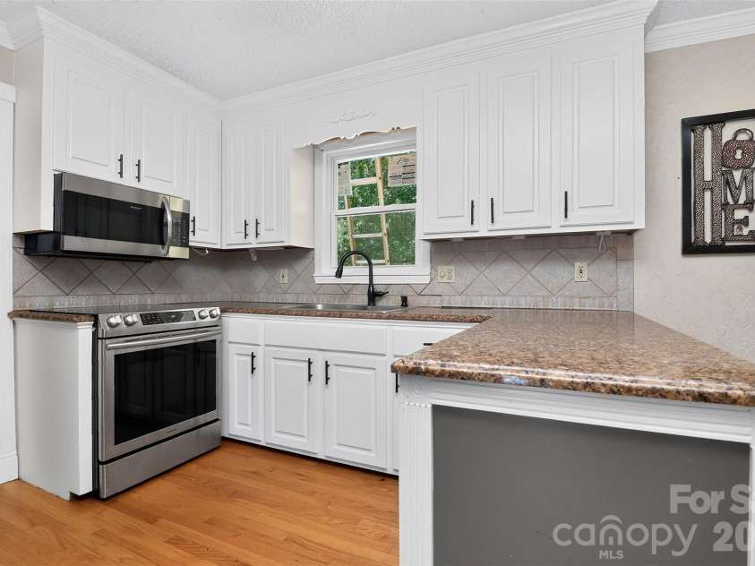 2499 Lazy Oak Drive, Lancaster, SC 297206574.  MLS# CAR4399199, YatesRealty ID 36792. KITCHEN