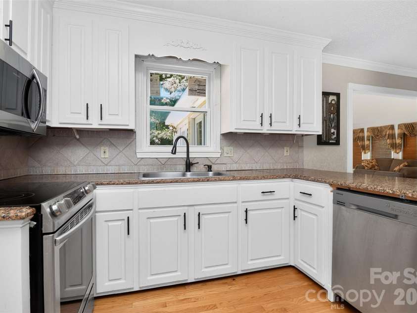 2499 Lazy Oak Drive, Lancaster, SC 297206574.  MLS# CAR4399199, YatesRealty ID 36792. KITCHEN
