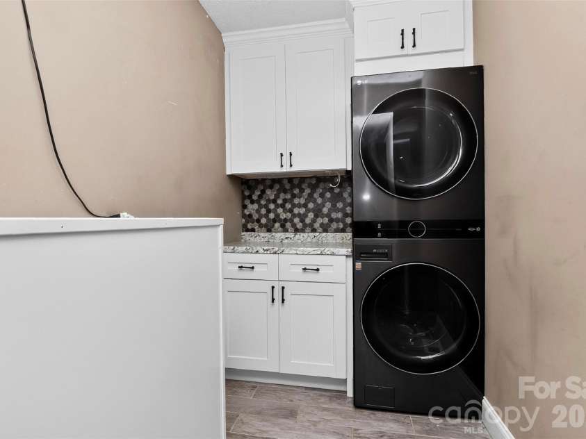 2499 Lazy Oak Drive, Lancaster, SC 297206574.  MLS# CAR4399199, YatesRealty ID 36792. LAUNDRY ROOM