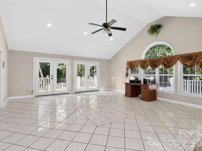 2499 Lazy Oak Drive, Lancaster, SC 297206574.  MLS# CAR4399199, YatesRealty ID 36792. SUN ROOM