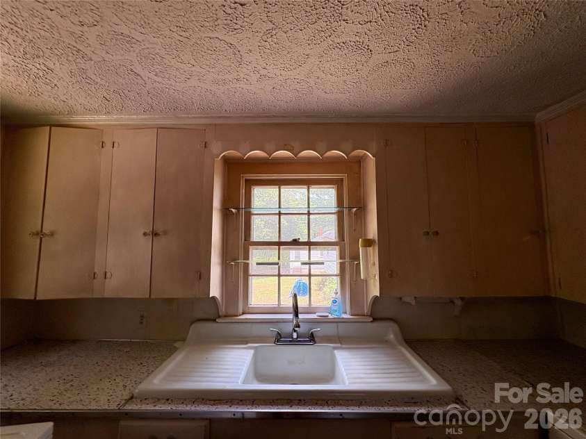 406 Circle Drive, Shelby, NC 28150.  MLS# CAR4400703, YatesRealty ID 36794. 