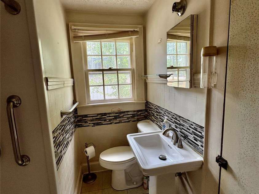 406 Circle Drive, Shelby, NC 28150.  MLS# CAR4400703, YatesRealty ID 36794. 