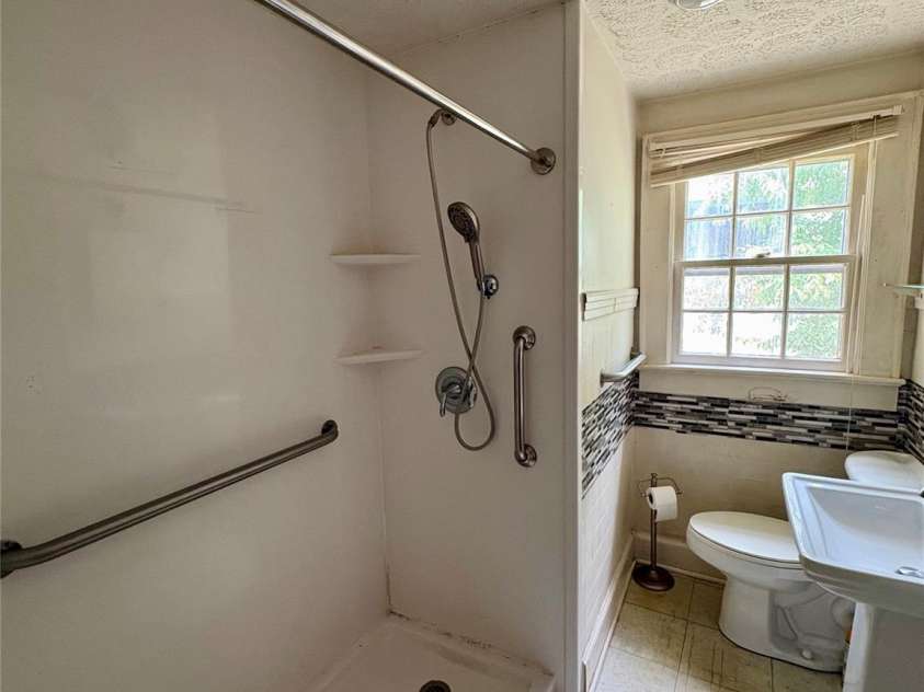 406 Circle Drive, Shelby, NC 28150.  MLS# CAR4400703, YatesRealty ID 36794. 