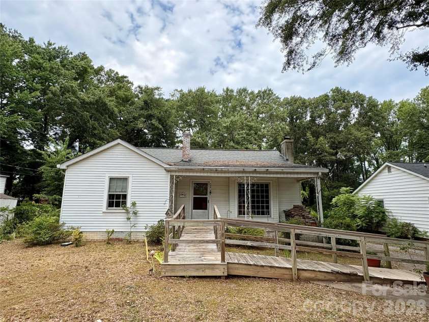 406 Circle Drive, Shelby, NC 28150.  MLS# CAR4400703, YatesRealty ID 36794. 