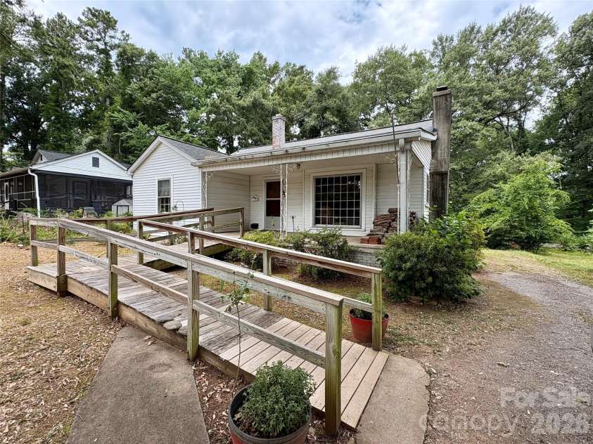 406 Circle Drive, Shelby, NC 28150.  MLS# CAR4400703, YatesRealty ID 36794. 